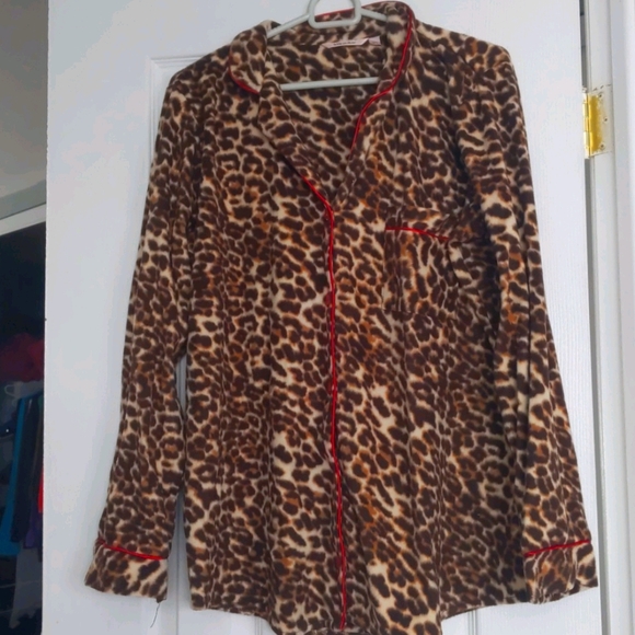 La Vie En Rose fleece pants on set - Picture 1 of 2